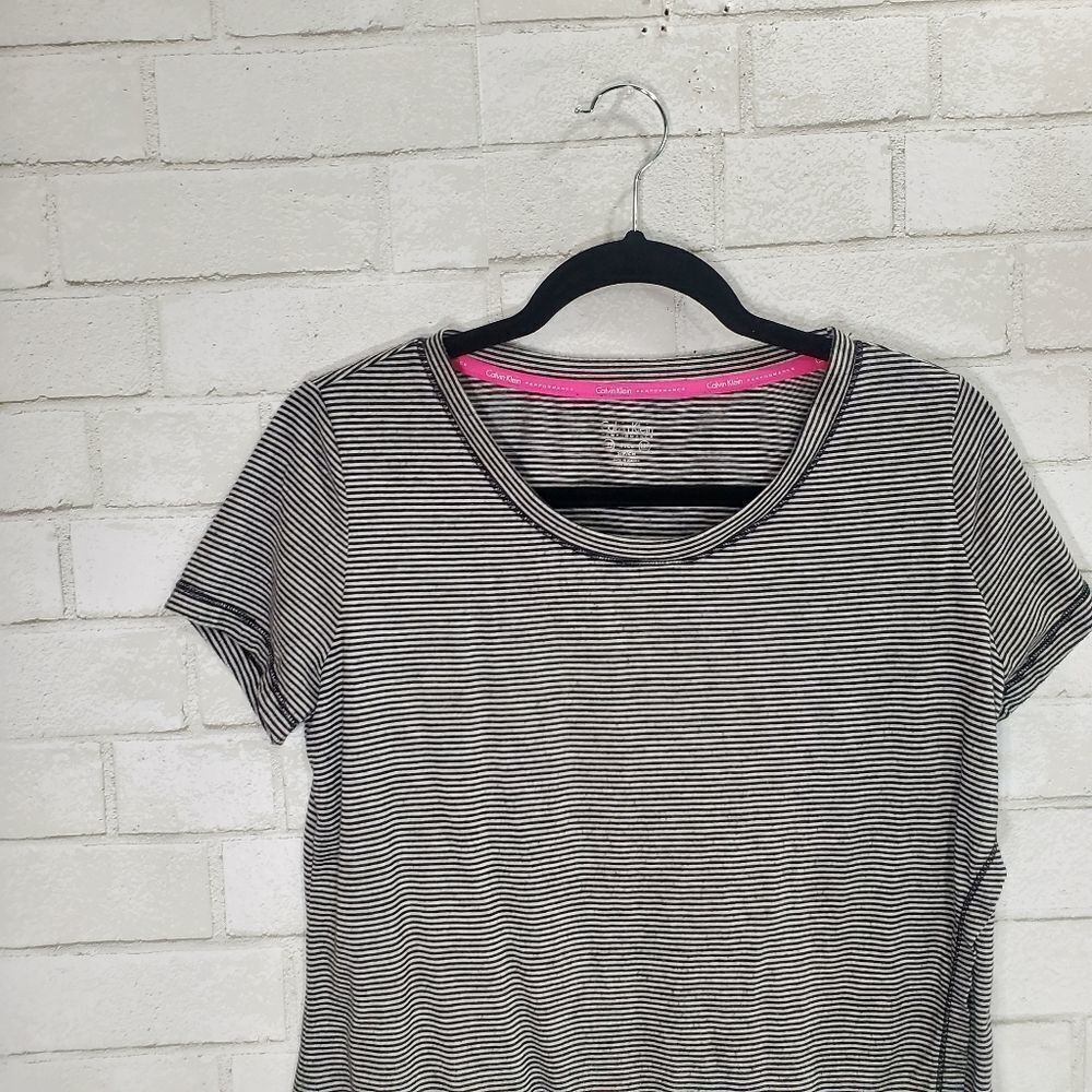 Calvin Klein performance open back tee - Picture 4 of 12